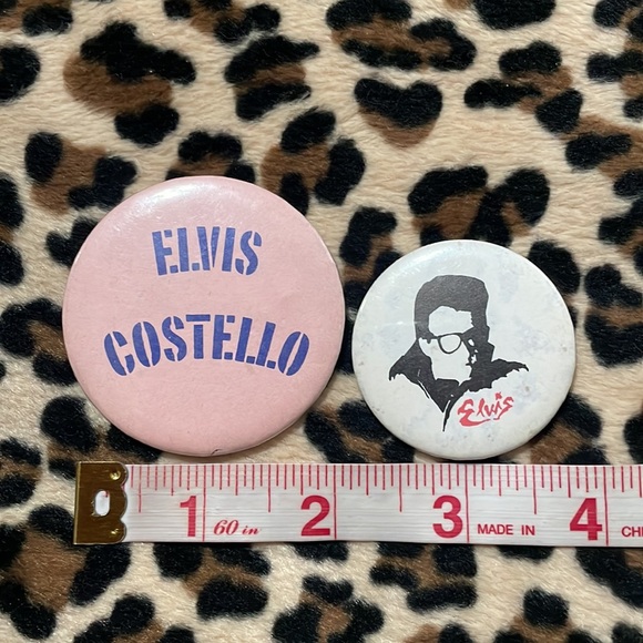 ELVIS COSTELLO 🎸 Vintage Rock Button Pin Pinback Collectible Punk Music Wave - Picture 3 of 12